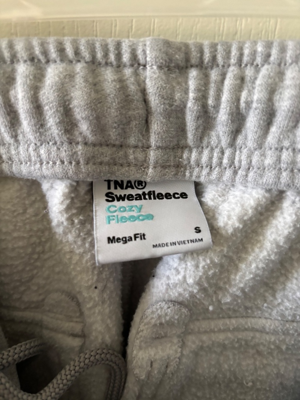 Aritzia TNA Sweatfleece MegaFit Cargo Sweatpant - Short Length - Picture 4 of 6